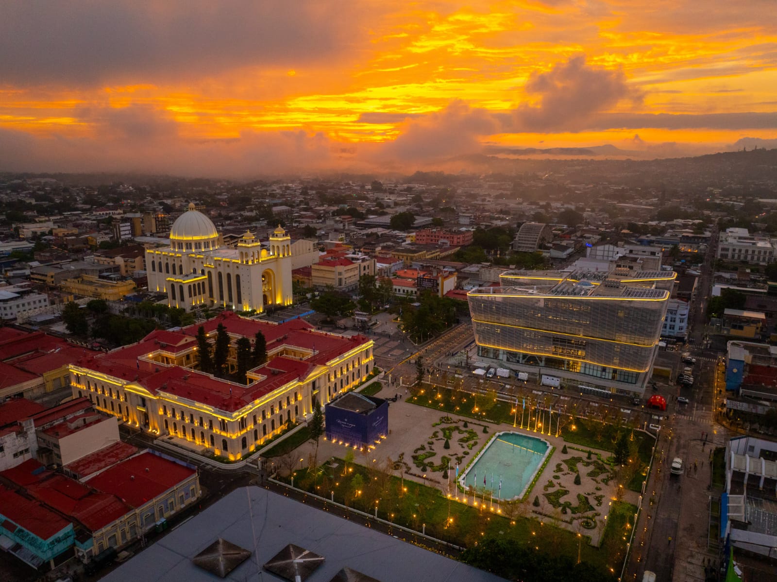 fondo-de-inversion-vaneck-destaca-transformacion-economica-de-el-salvador